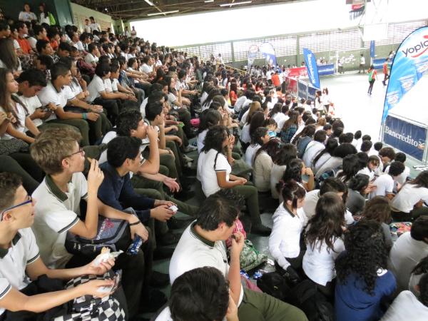 Resistencia 40: Gira en el Instituto de Alajuela
