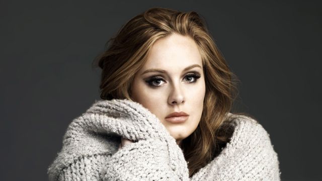 Adele dice 'Hello' en su nuevo video