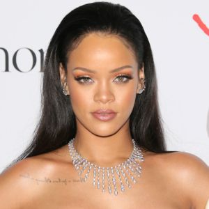 Los increíbles lentes Dior que diseñó Rihanna