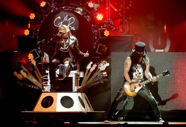 Los integrantes de Guns N’ Roses, detenidos por posesión de armas