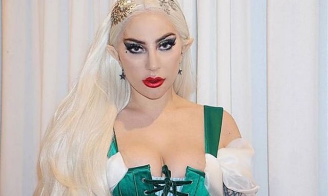La transformación de Lady Gaga a un elfo
