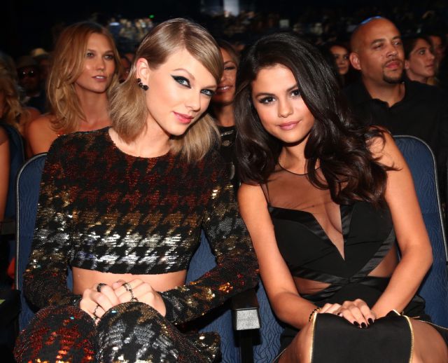 Selena Gómez y Taylor Swift demuestran su estrecha amistad en concierto