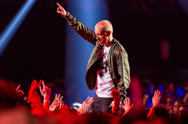 Eminem lanza disco sin previo aviso y sorprende a todos