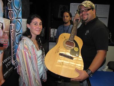 Irene Carvajal ya llegó por su guitarra