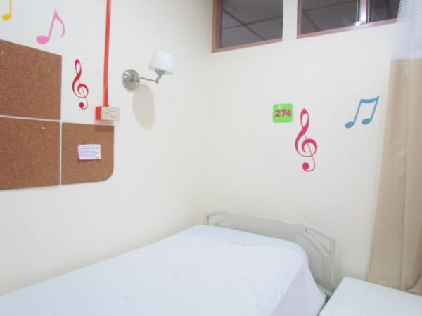 Locutores en la Sala de Oncología del Hospital San Juan de Dios.