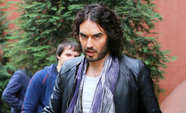 Russell Brand intentó que Tom Cruise le iniciara en la cienciología