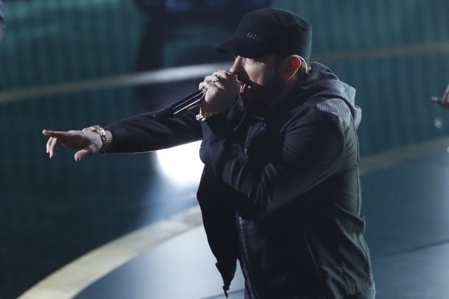 ¿Por qué Eminem apareció cantando en los premios Oscar?