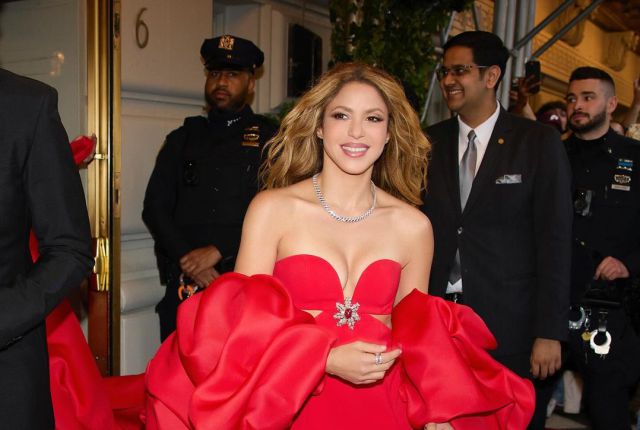 ¿Por qué criticaron el vestido de Shakira en el MET GALA?